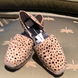 Black and beige casual shoes